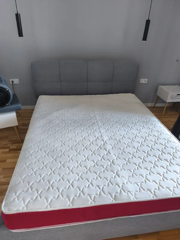Mattress and upholstered headboard cleaning